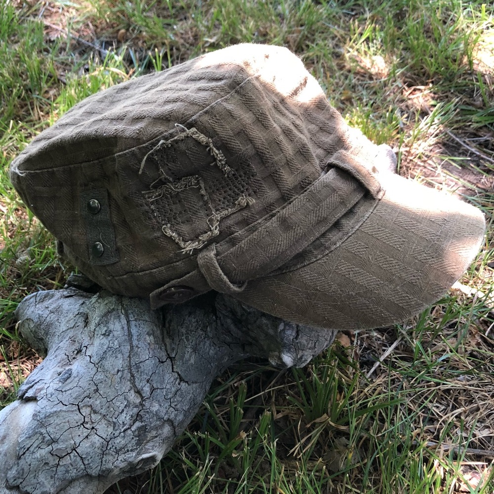 Adorable cap with Elastafit back